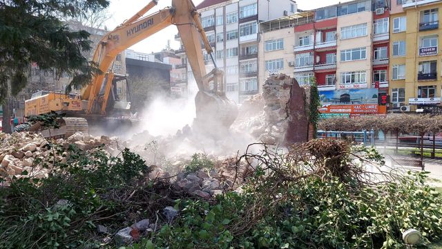 izmit in sembolu olan tarihi tekel binasi yik 2 14040265 o
