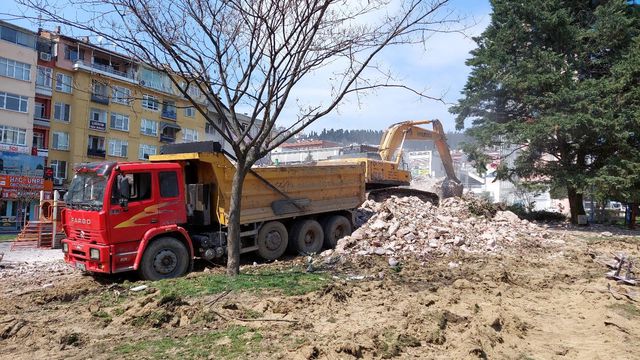 izmit in sembolu olan tarihi tekel binasi yik 5 14040265 o