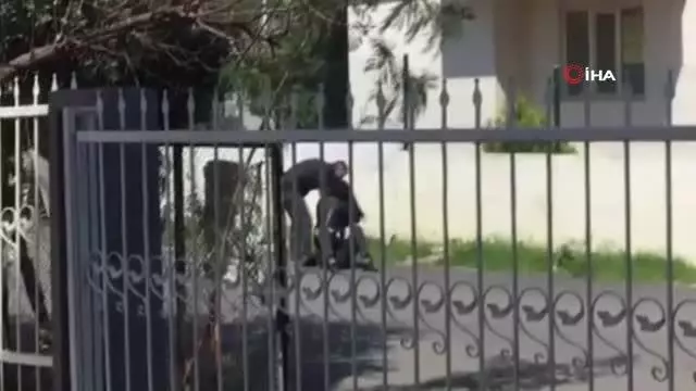 Kadın yere yatırdığı erkeği 'paramı ver diye' dövdü Kadın yere yatırdığı erkeği 'paramı ver diye' dövdü