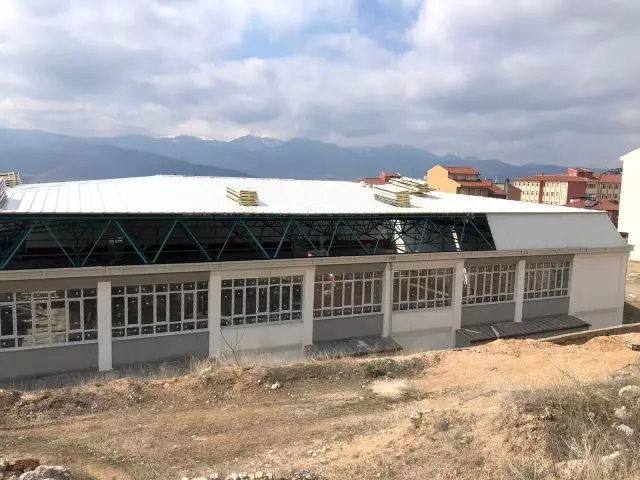 Kapalı Spor Salonu yenileme çalışmaları başladı Kapalı Spor Salonu yenileme çalışmaları başladı