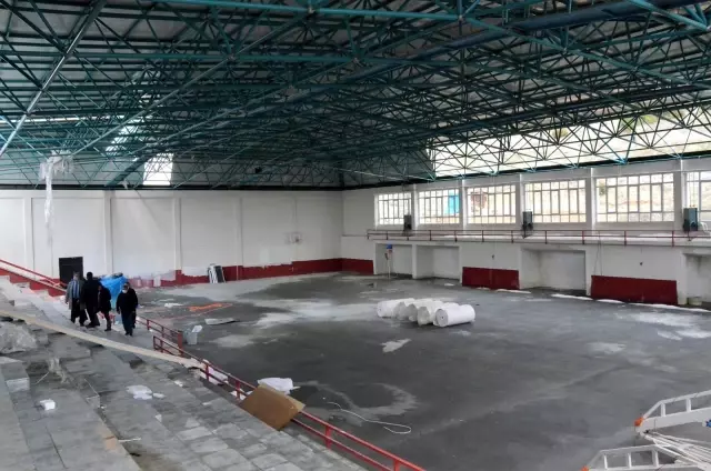 Kapalı Spor Salonu yenileme çalışmaları başladı Kapalı Spor Salonu yenileme çalışmaları başladı