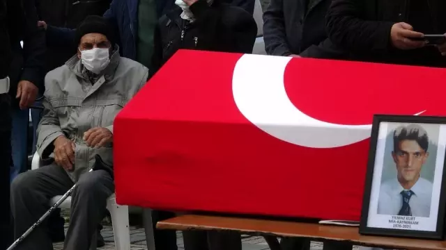 Kaymakam Yılmaz Kurt memleketi Trabzon'da son yolculuğuna uğurlandı Kaymakam Yılmaz Kurt memleketi Trabzon'da son yolculuğuna uğurlandı