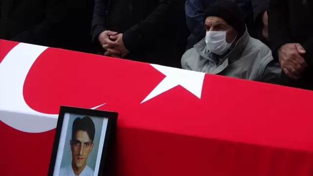Kaymakam Yılmaz Kurt memleketi Trabzon'da son yolculuğuna uğurlandı Kaymakam Yılmaz Kurt memleketi Trabzon'da son yolculuğuna uğurlandı