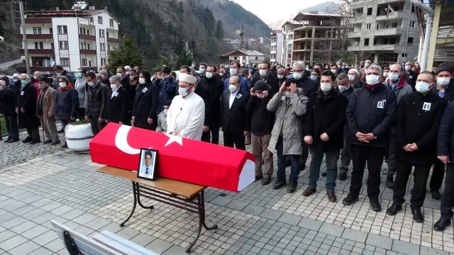 Kaymakam Yılmaz Kurt memleketi Trabzon'da son yolculuğuna uğurlandı Kaymakam Yılmaz Kurt memleketi Trabzon'da son yolculuğuna uğurlandı