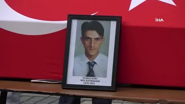 Kaymakam Yılmaz Kurt memleketi Trabzon'da son yolculuğuna uğurlandı Kaymakam Yılmaz Kurt memleketi Trabzon'da son yolculuğuna uğurlandı