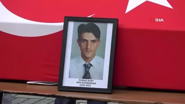 Kaymakam Yılmaz Kurt memleketi Trabzon'da son yolculuğuna uğurlandı Kaymakam Yılmaz Kurt memleketi Trabzon'da son yolculuğuna uğurlandı