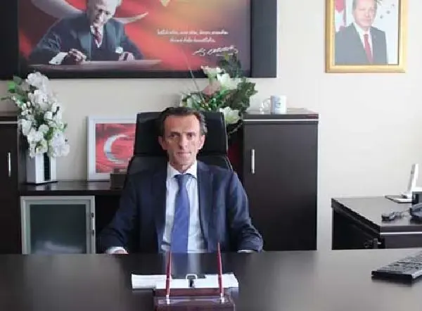 İZMİR Kaymakam Yılmaz Kurt, personeliyle helalleşmiş İZMİR Kaymakam Yılmaz Kurt, personeliyle helalleşmiş