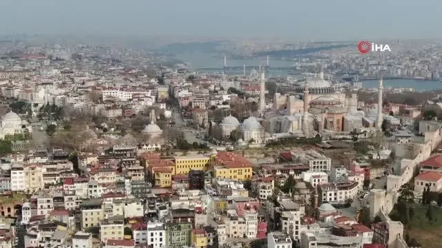 Kısıtlamada Taksim meydanı turistlere kaldı Kısıtlamada Taksim meydanı turistlere kaldı