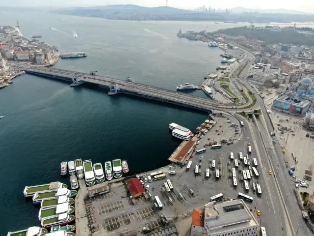 Kısıtlamada Taksim meydanı turistlere kaldı Kısıtlamada Taksim meydanı turistlere kaldı