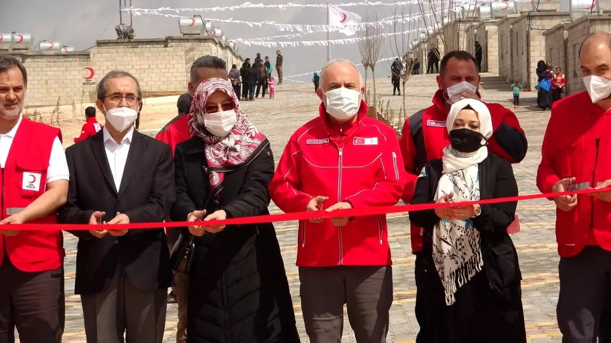 Kızılay İdlib'de yapımını tamamladığı 748 briket evi ihtiyaç sahiplerine teslim ettiKızılay Başkanı Kınık: 'Toplam 300 ev yaklaşık 7 bin insana...