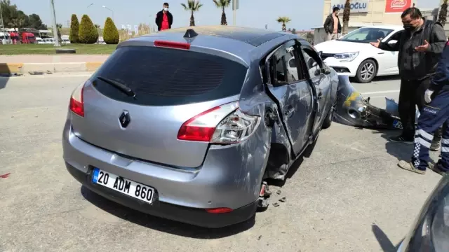 Kontrolden çıkan araç orta refüje çıkarak yan sürüklendi Kontrolden çıkan araç orta refüje çıkarak yan sürüklendi