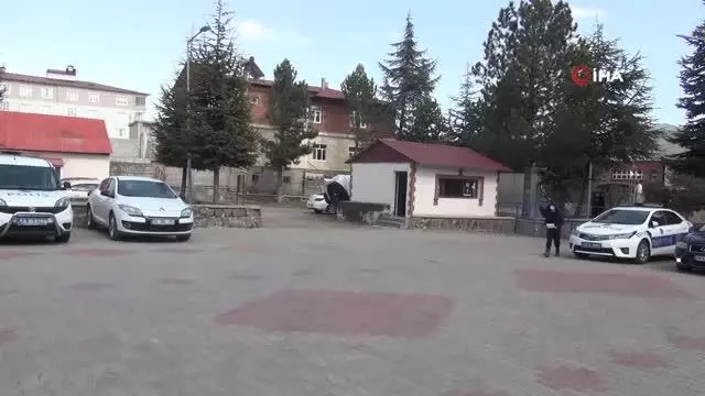 Son dakika gündem: Küçük çocuk yerde bulduğu parayı polise teslim etti Son dakika gündem: Küçük çocuk yerde bulduğu parayı polise teslim etti
