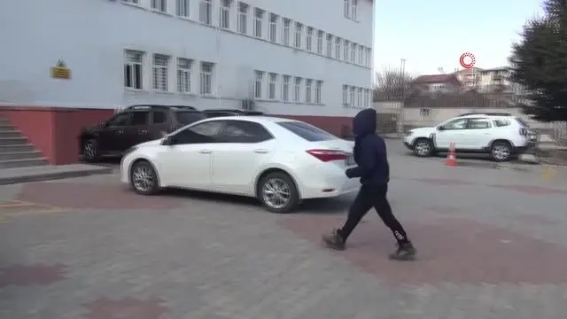 Son dakika gündem: Küçük çocuk yerde bulduğu parayı polise teslim etti Son dakika gündem: Küçük çocuk yerde bulduğu parayı polise teslim etti