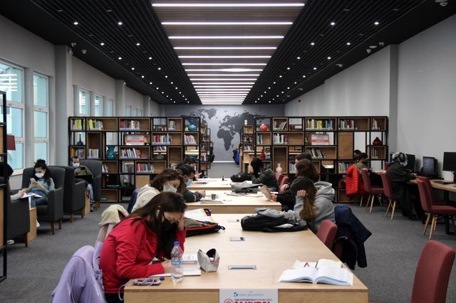 kutuphanede en cok kitap okuyan o oldu 2 14039620 o