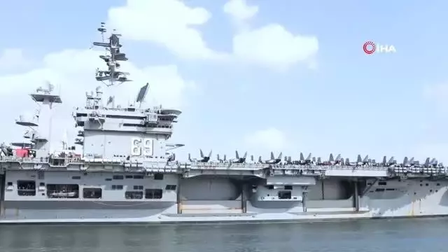 Mısır: Bekleyen tüm gemiler Süveyş Kanalı'ndan geçti