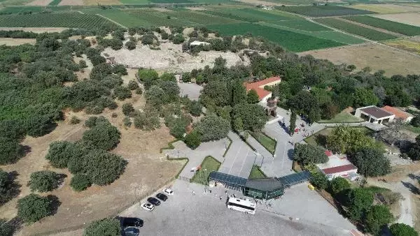 ÇANAKKALE Prof. Dr. Rüstem Aslan Troya Savaşı'nın kaderini salgın belirledi ÇANAKKALE Prof. Dr. Rüstem Aslan Troya Savaşı'nın kaderini salgın belirledi