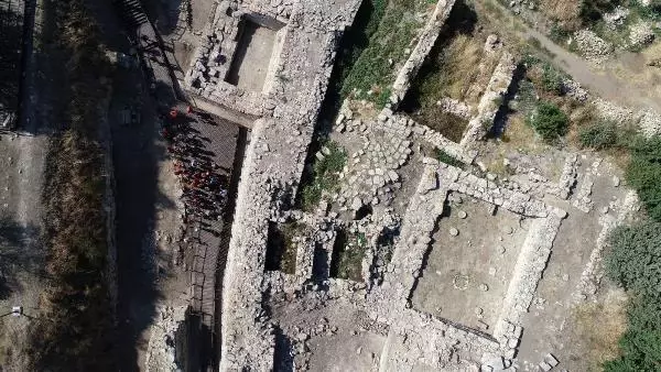 ÇANAKKALE Prof. Dr. Rüstem Aslan Troya Savaşı'nın kaderini salgın belirledi ÇANAKKALE Prof. Dr. Rüstem Aslan Troya Savaşı'nın kaderini salgın belirledi