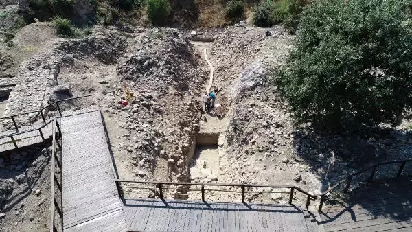 ÇANAKKALE Prof. Dr. Rüstem Aslan Troya Savaşı'nın kaderini salgın belirledi ÇANAKKALE Prof. Dr. Rüstem Aslan Troya Savaşı'nın kaderini salgın belirledi