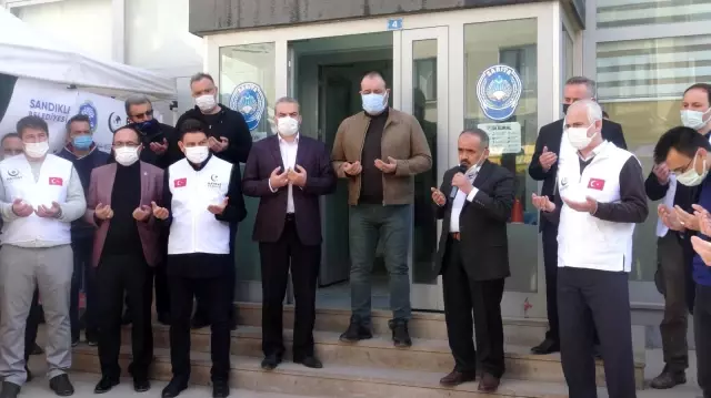 AFYONKARAHİSAR - Suriye'deki yetimler için toplanan temel ihtiyaç malzemeleri tırlarla gönderildi AFYONKARAHİSAR - Suriye'deki yetimler için toplanan temel ihtiyaç malzemeleri tırlarla gönderildi