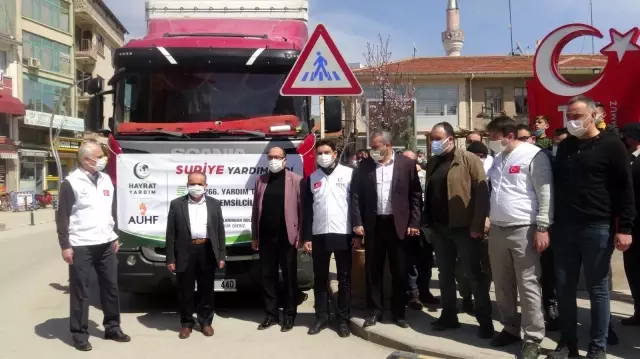 AFYONKARAHİSAR - Suriye'deki yetimler için toplanan temel ihtiyaç malzemeleri tırlarla gönderildi AFYONKARAHİSAR - Suriye'deki yetimler için toplanan temel ihtiyaç malzemeleri tırlarla gönderildi