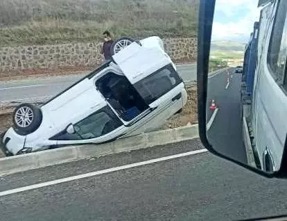 Son dakika haberleri! Siirt'te meydana gelen trafik kazasında 3 kişi yaralandı Son dakika haberleri! Siirt'te meydana gelen trafik kazasında 3 kişi yaralandı