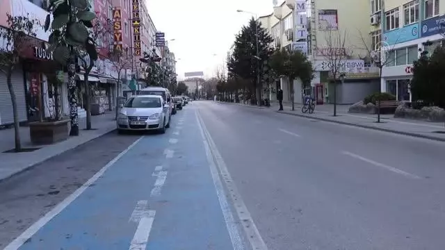 Sokağa çıkma kısıtlaması nedeniyle sessizlik hakim Sokağa çıkma kısıtlaması nedeniyle sessizlik hakim