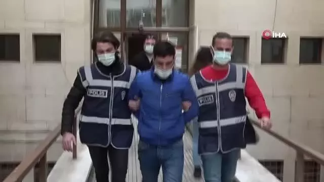 Şüphe üzerine durdurulunca kız arkadaşını bırakıp kaçtı Şüphe üzerine durdurulunca kız arkadaşını bırakıp kaçtı