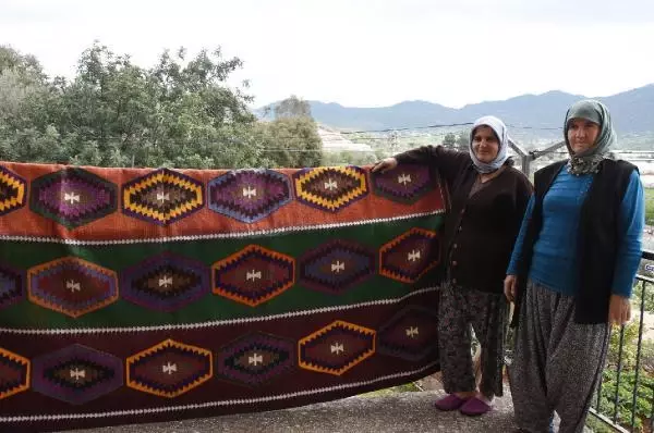 ANTALYA Tarih ve kültür hazinesi Barak kilimlerini yaşatmaya çalışıyorlar ANTALYA Tarih ve kültür hazinesi Barak kilimlerini yaşatmaya çalışıyorlar