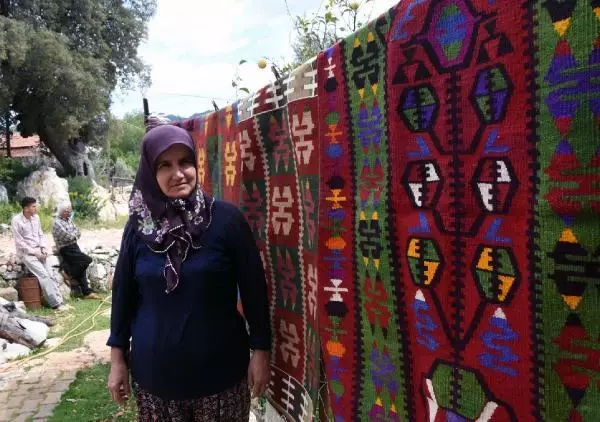 ANTALYA Tarih ve kültür hazinesi Barak kilimlerini yaşatmaya çalışıyorlar ANTALYA Tarih ve kültür hazinesi Barak kilimlerini yaşatmaya çalışıyorlar