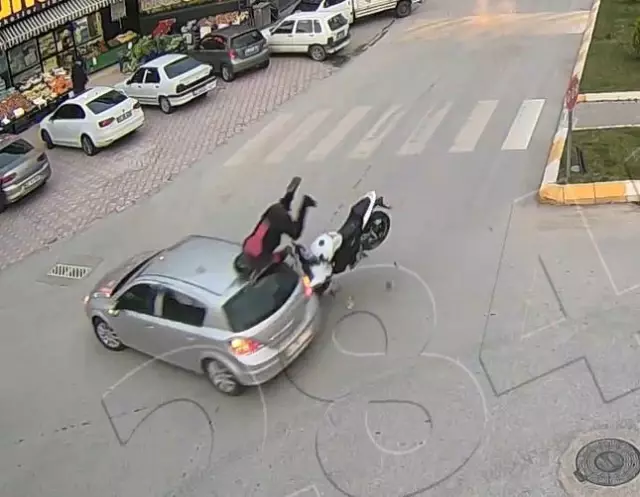 Son dakika haber: Tokat'ta feci motosiklet kazası kameralara yansıdı Son dakika haber: Tokat'ta feci motosiklet kazası kameralara yansıdı
