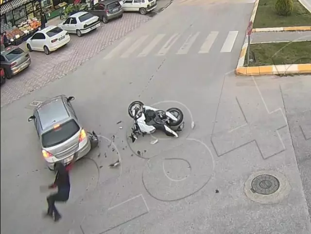 Son dakika haber: Tokat'ta feci motosiklet kazası kameralara yansıdı Son dakika haber: Tokat'ta feci motosiklet kazası kameralara yansıdı