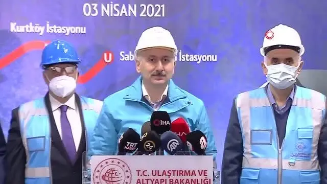 Son dakika haberleri... Ulaştırma ve Altyapı Bakanı Adil Karaismailoğlu, Sabiha Gökçen Havalimanı Metro Hattı Projesi'nin ilk ray kaynak törenine katıldı.