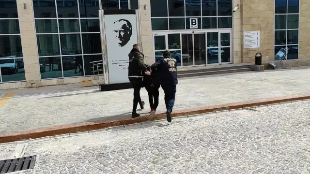 Son dakika: Uşak'ta uyuşturucu satıcılarına ağır darbe: 19 gözaltı Son dakika: Uşak'ta uyuşturucu satıcılarına ağır darbe: 19 gözaltı