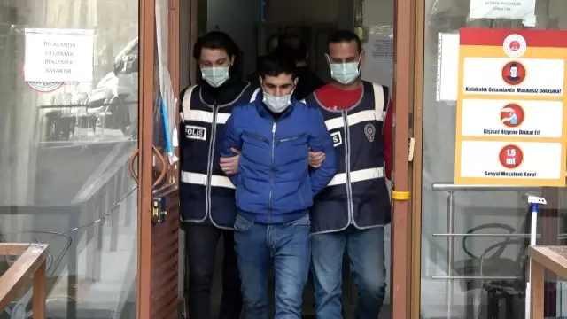 Şüphe üzerine durdurulunca kız arkadaşını bırakıp kaçtı Şüphe üzerine durdurulunca kız arkadaşını bırakıp kaçtı