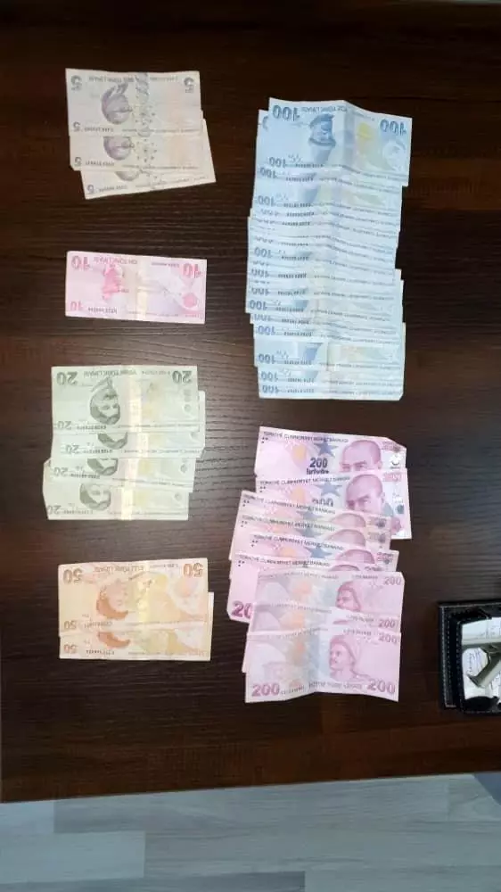 Şüphe üzerine durdurulunca kız arkadaşını bırakıp kaçtı Şüphe üzerine durdurulunca kız arkadaşını bırakıp kaçtı