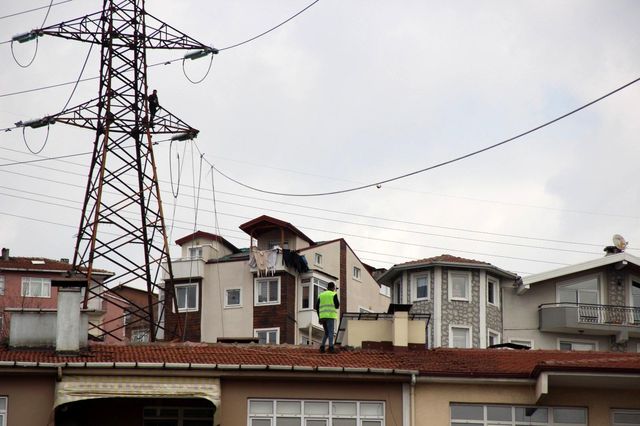 yuksek gerilim hattindaki onarim calismasi d 6 14040092 o