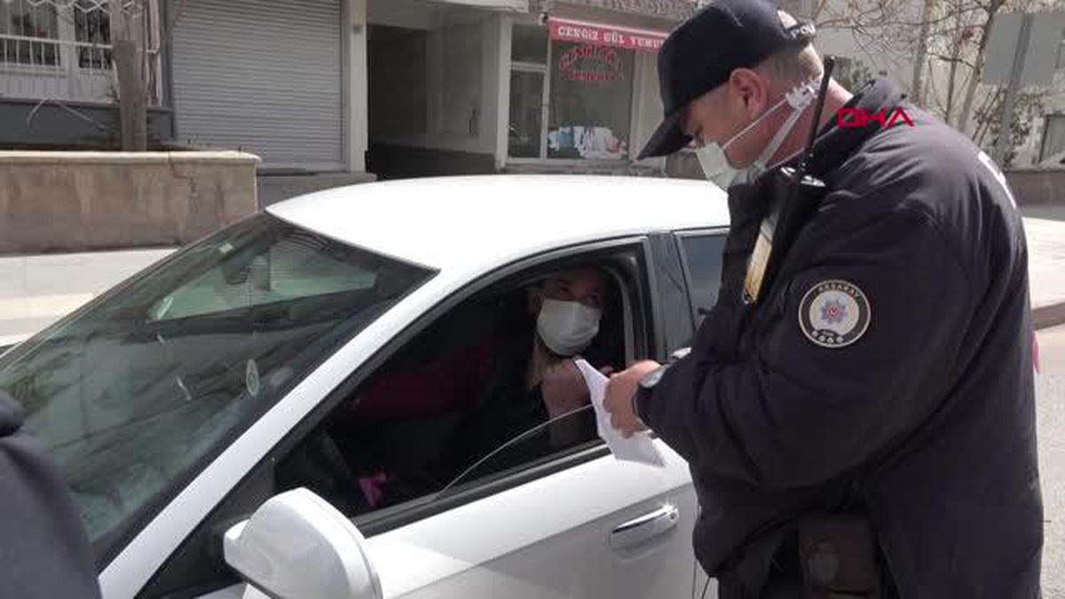 Son dakika haberleri... AKSARAY KORONAVİRÜS HASTASINI ZİYARETE GİDERKEN YAKALANDI, 3 BİN 150 LİRA CEZA UYGULANDI