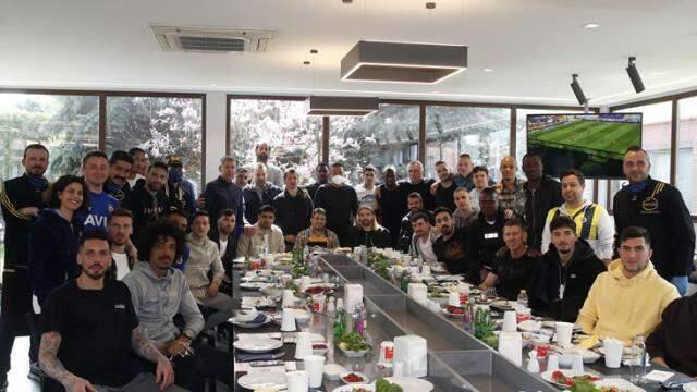 Mayor Ali Koç asked Emre Belözoğlu and team championship at dinner Mayor Ali Koç asked Emre Belözoğlu and team championship at dinner