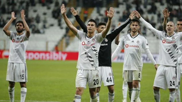 There is only one castle left!  Necip Uysal started the Kasımpaşa match in a right-back position