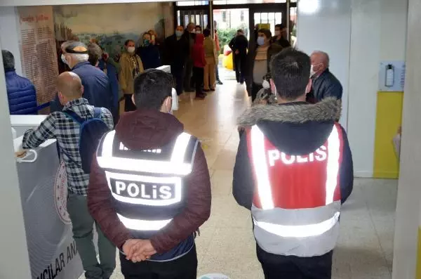 BULGARİSTAN SEÇİMİ İÇİN SANDIK BAŞINA KOŞTULAR