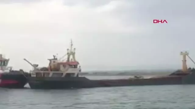 ÇANAKKALE'DE KARAYA OTURAN GEMİ KURTARILDI ÇANAKKALE'DE KARAYA OTURAN GEMİ KURTARILDI