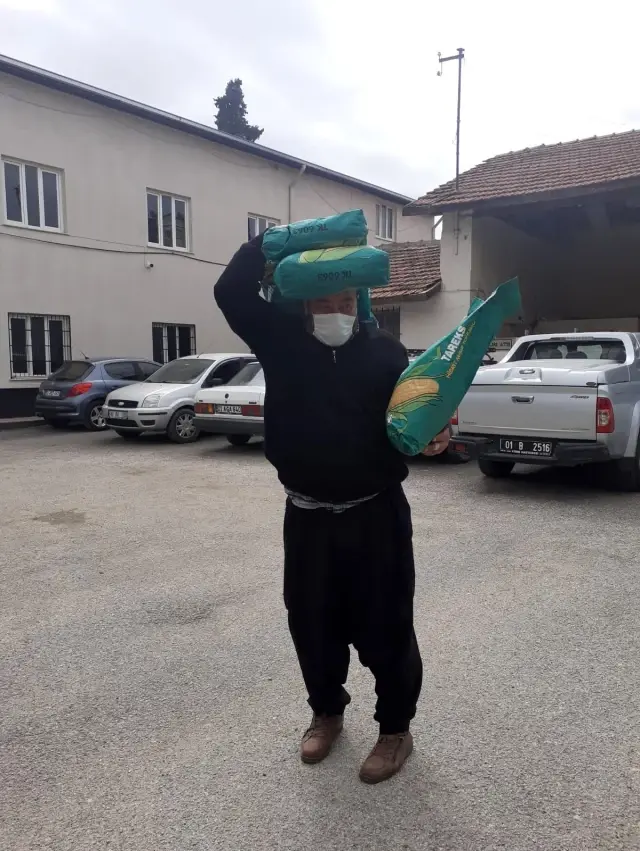 Çiftçi katkılı hibe tohumluk dağıtımı başladı Çiftçi katkılı hibe tohumluk dağıtımı başladı