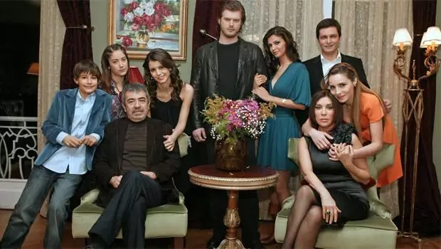 Efsane dizi 'Aşk-ı Memnu' yeniden ekranda! Efsane dizi 'Aşk-ı Memnu' yeniden ekranda!