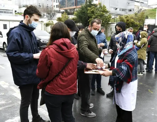 Esenyurt Belediyesi Ekipleri oy kullanan Bulgar göçmenleri için görev başında Esenyurt Belediyesi Ekipleri oy kullanan Bulgar göçmenleri için görev başında