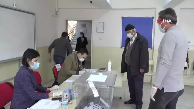 Eskişehir'de 3 bin Bulgaristan Türk'ü oylarını kullandı Eskişehir'de 3 bin Bulgaristan Türk'ü oylarını kullandı