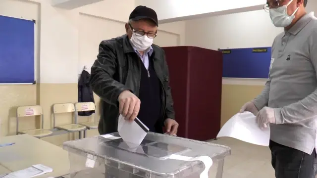 Eskişehir'de 3 bin Bulgaristan Türk'ü oylarını kullandı Eskişehir'de 3 bin Bulgaristan Türk'ü oylarını kullandı
