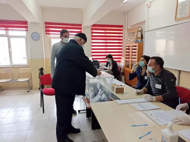 Eskişehir'de 3 bin Bulgaristan Türk'ü oylarını kullandı Eskişehir'de 3 bin Bulgaristan Türk'ü oylarını kullandı