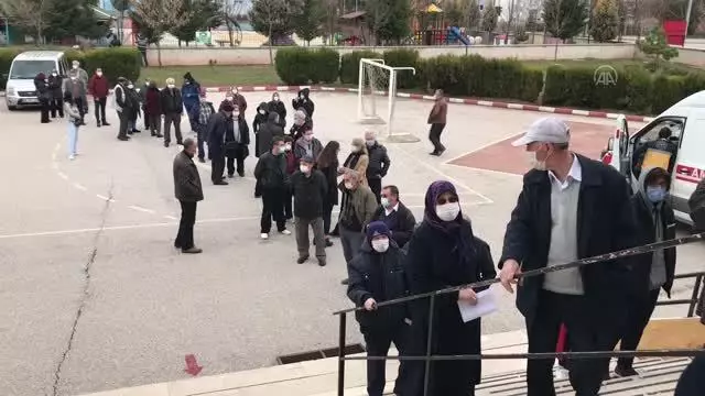 Çifte vatandaşlar, Bulgaristan'daki genel seçimler için oy kullanıyor