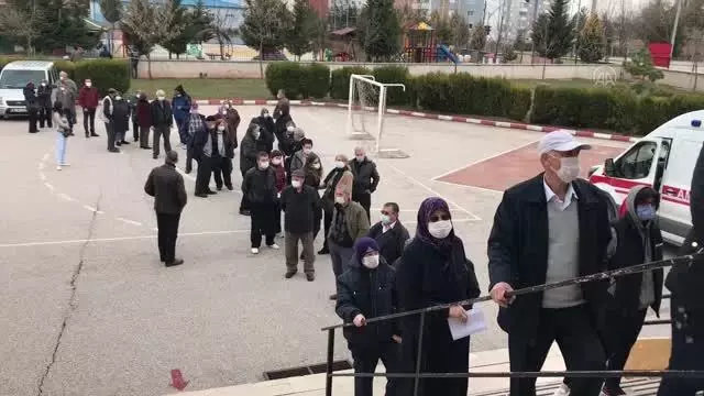Çifte vatandaşlar, Bulgaristan'daki genel seçimler için oy kullanıyor