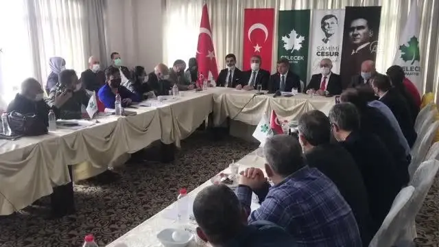 Gelecek Partisi Genel Başkanı Davutoğlu, Adana'da gazetecilerle bir araya geldi Gelecek Partisi Genel Başkanı Davutoğlu, Adana'da gazetecilerle bir araya geldi